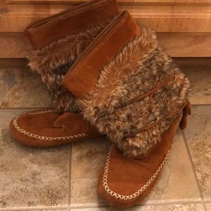 Fur boots